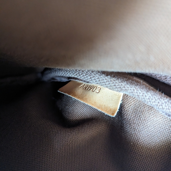 Louis Vuitton Brown Saumur Monogram 30 Canvas Crossbody Bag - Picture 11 of 12